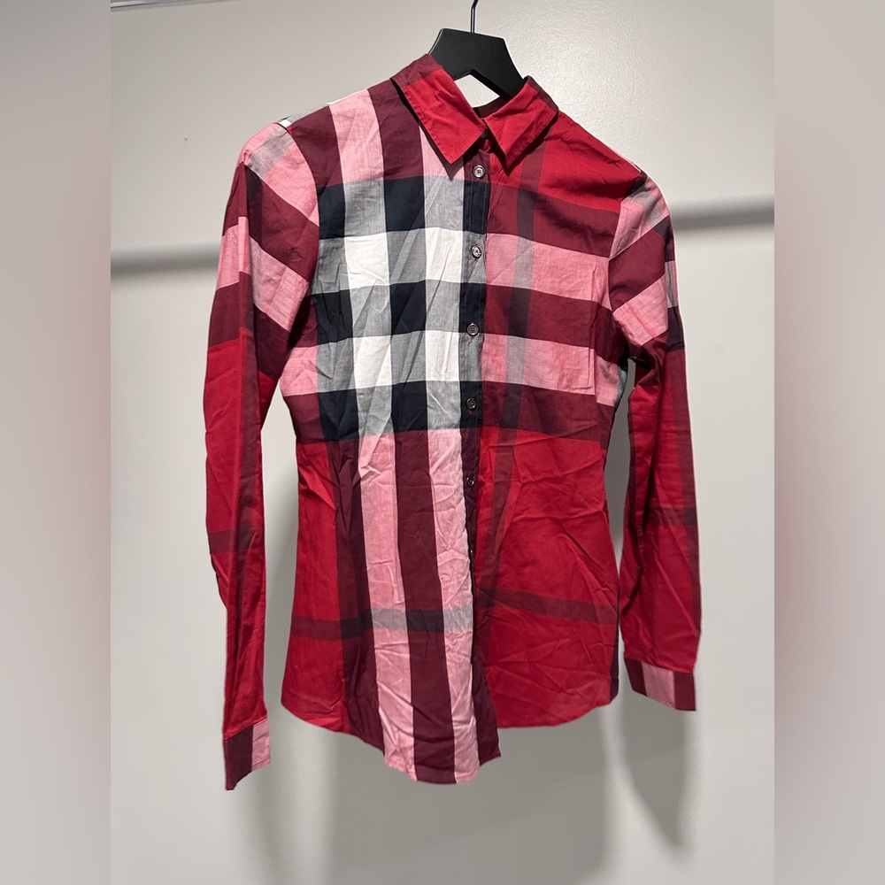 Burberry Check Womens XS
No stains/holes
No pets 
Dry clean only